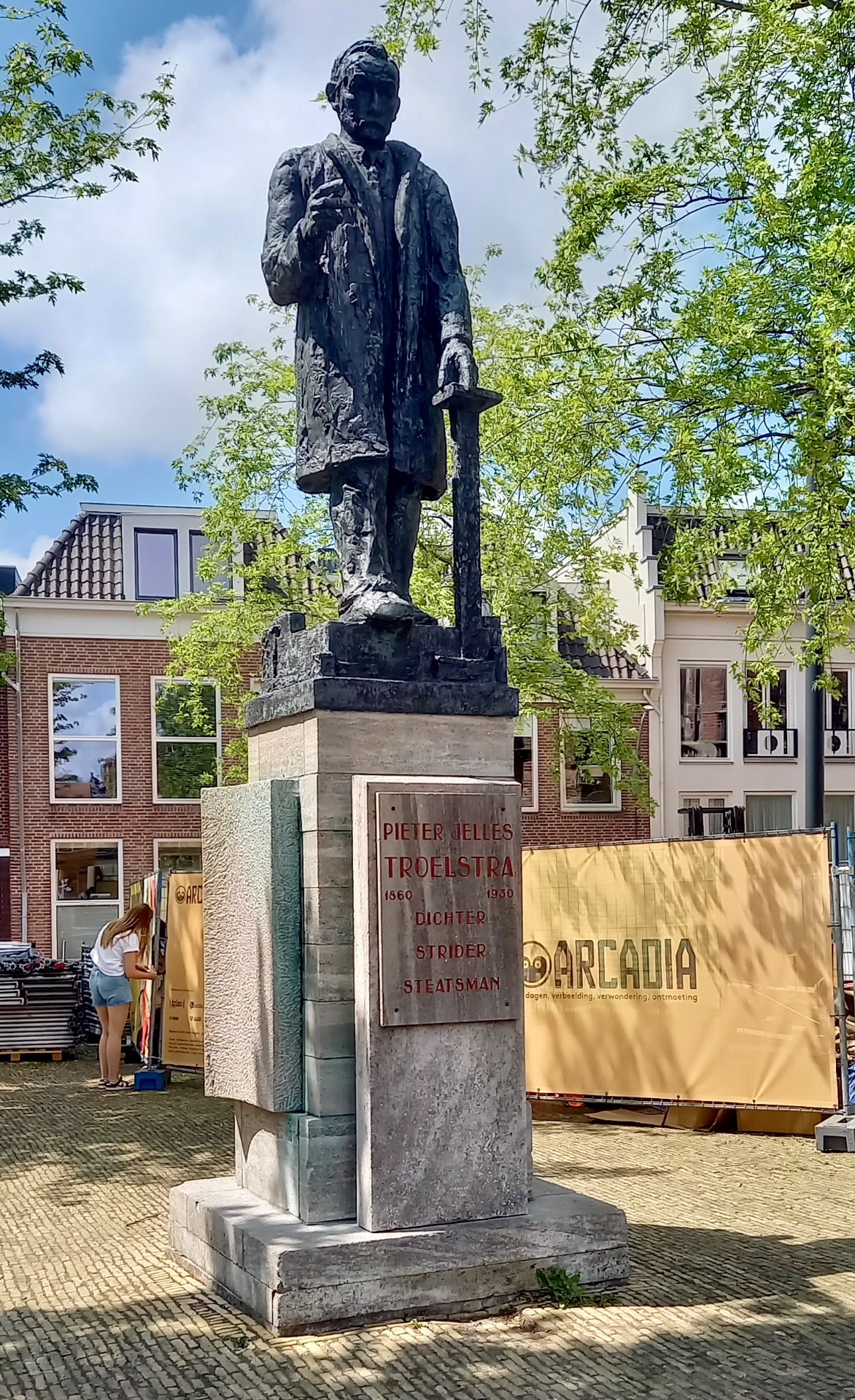 Standbeeld van Troelstra