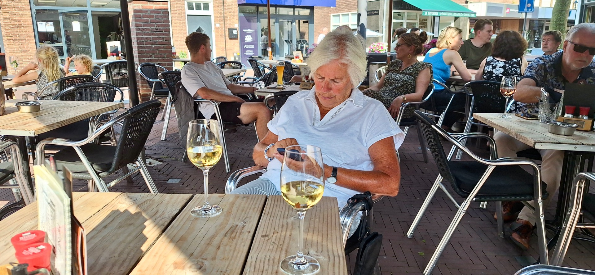 Even de kinderen appen