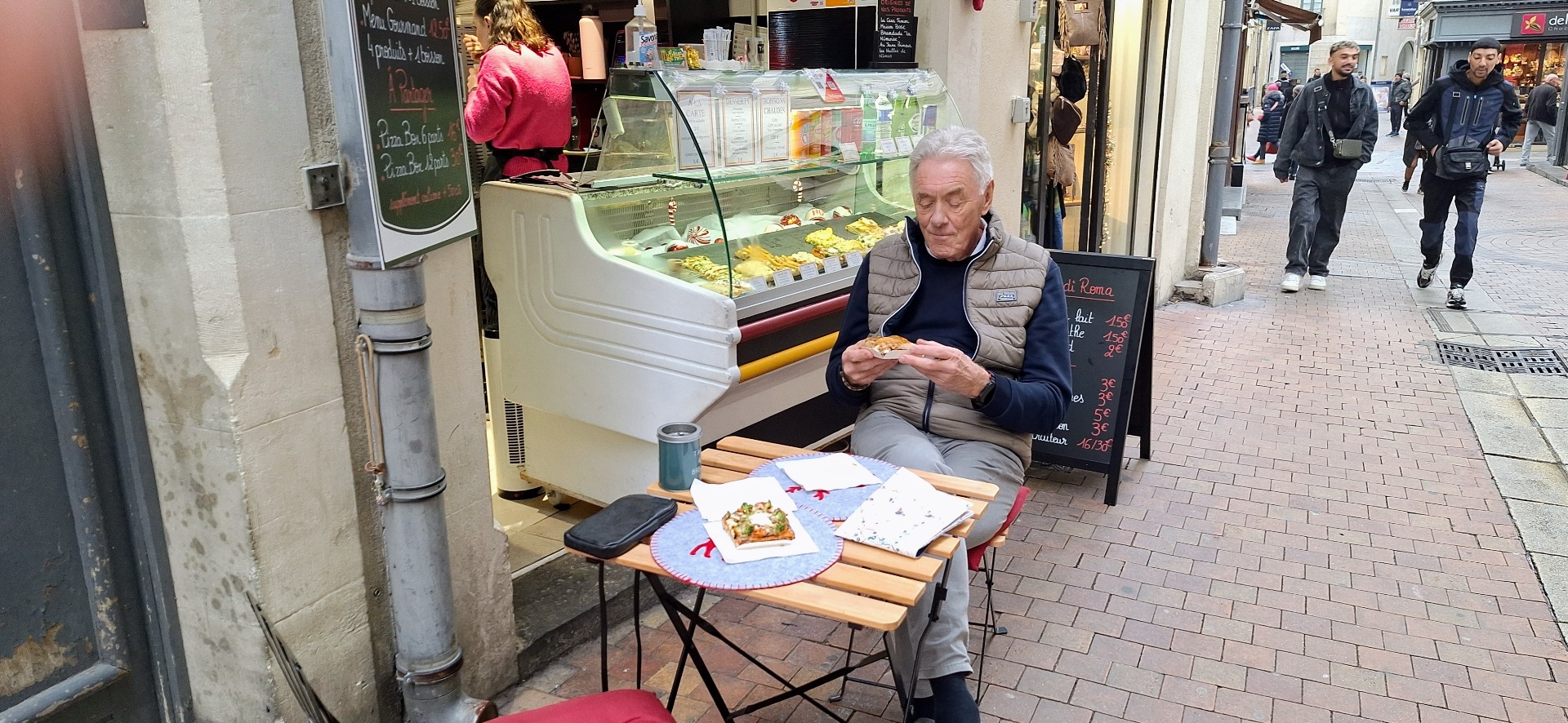 Buiten lekker eten in Rue de l’Aspic