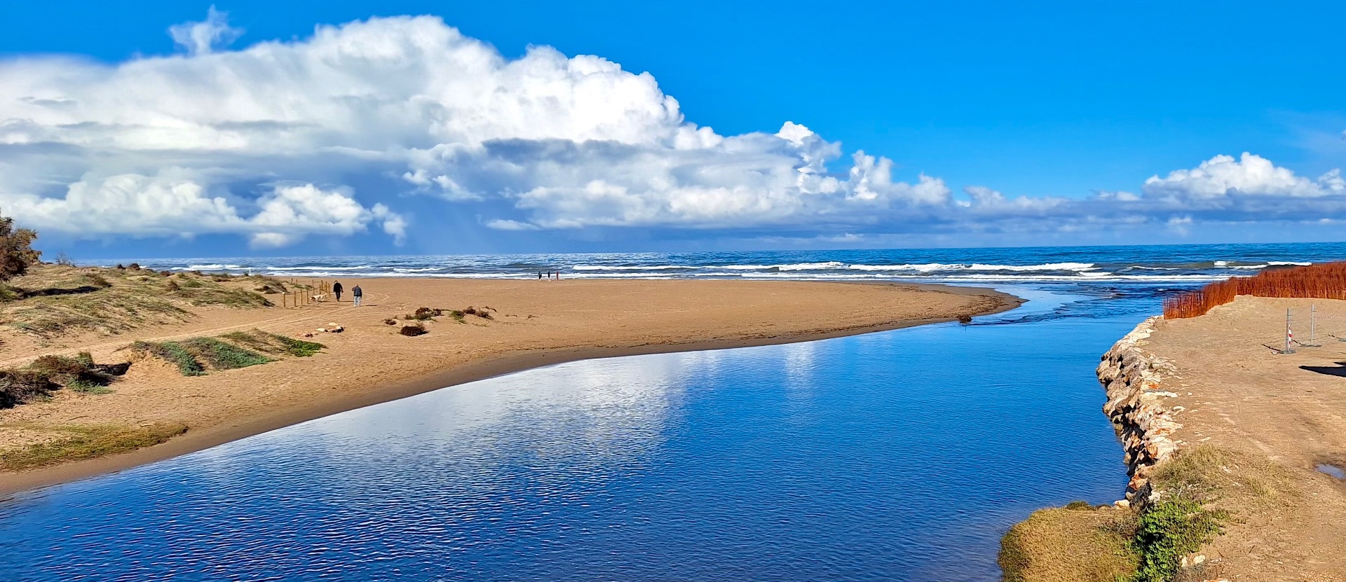 Rio Racons stroomt de Middellandse zee in