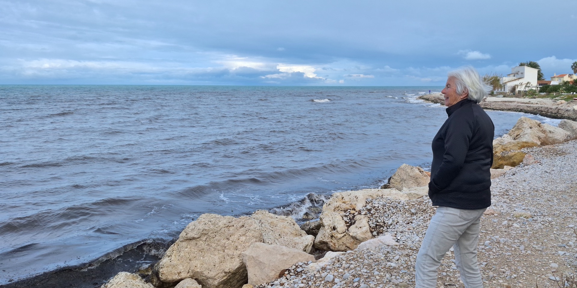 Heerlijke wandeling langs de Middellandse zee