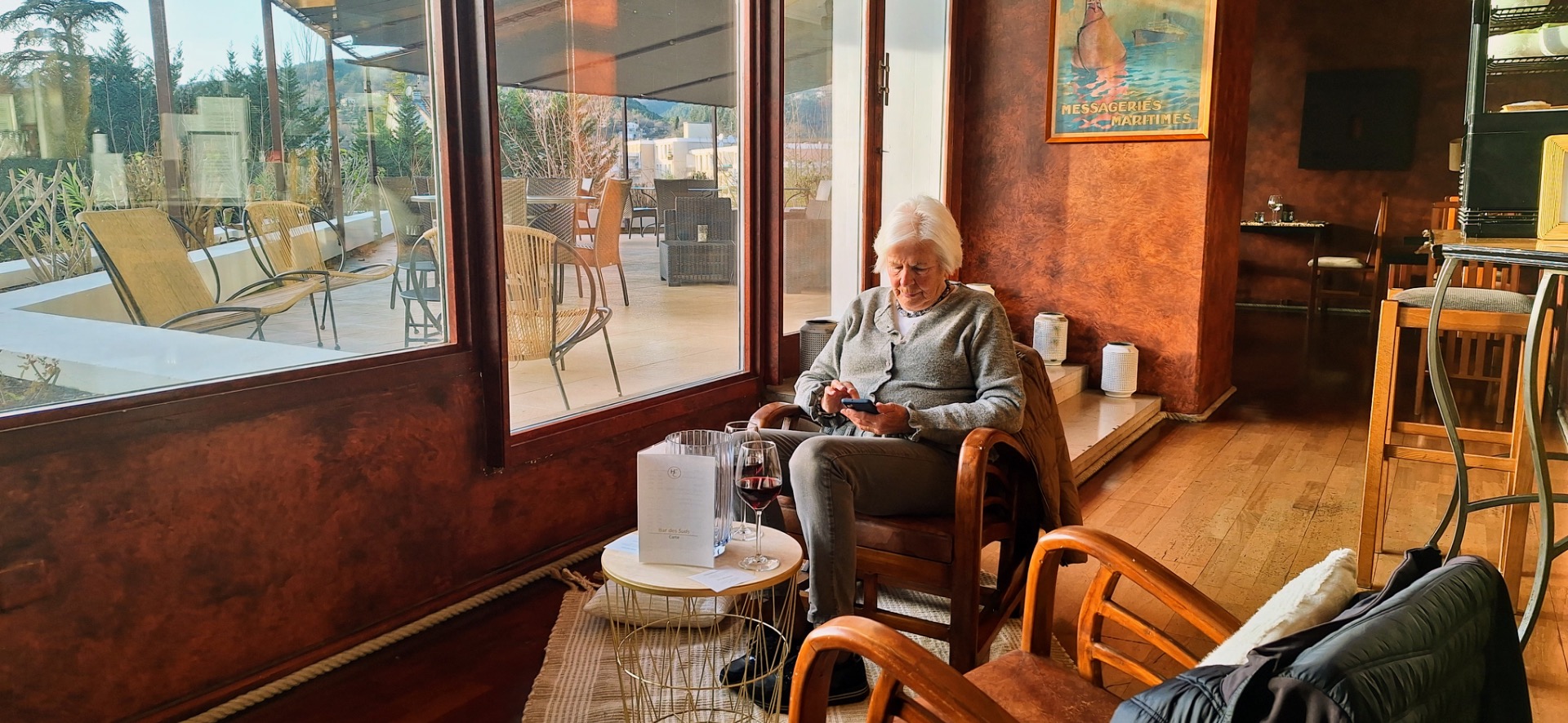Drankje plus geitenpatee in het restaurant