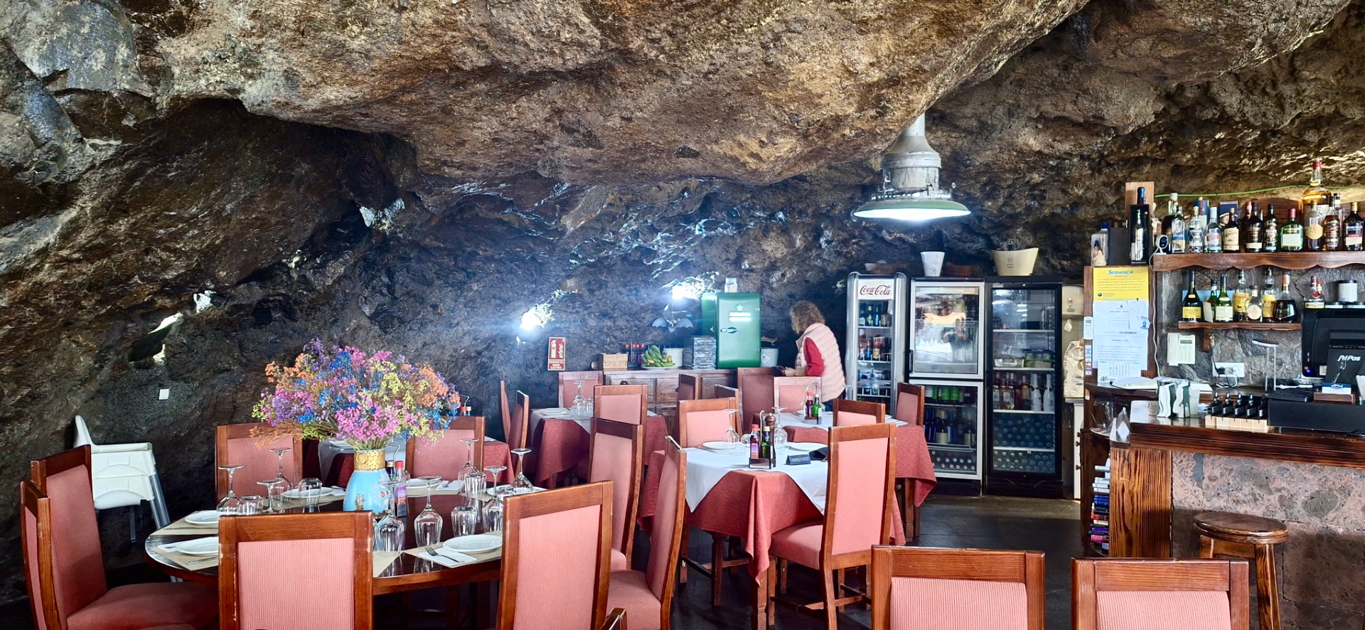 Restaurant onder de rotsen